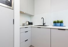 기타 6 Deluxe Studio Warsaw by Renters