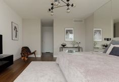 Others 2 LUX Apartment Warsaw by Renters Prestige