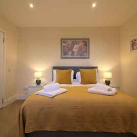 Room 1 Railway Cottage - Maryhill, pavilion 1 Hotels