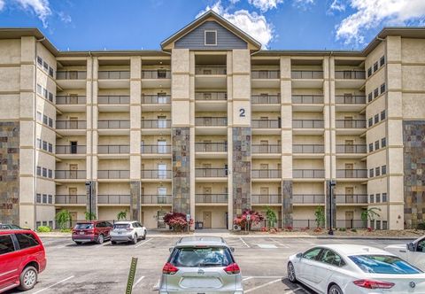 其他 Luxurious Renovated Pool Basketball Playground