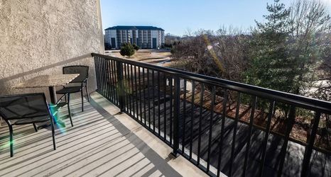 其他 2 Luxurious Renovated Pool Basketball Playground