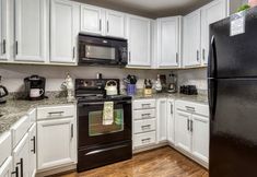 其他 4 Luxurious Renovated Pool Basketball Playground