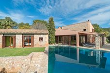 Others Can Toni Gat in Caubet