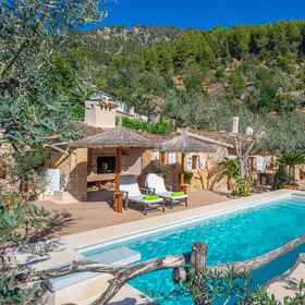 Room 1 Ses Begudes in Fornalutx, Khách sạn Quần đảo Balearic