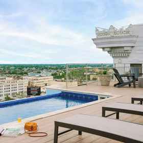 Primary image 1 Stylish NOLA condos at 925 Common St, Hotel Museum dan Pabrik Rokok New Orleans