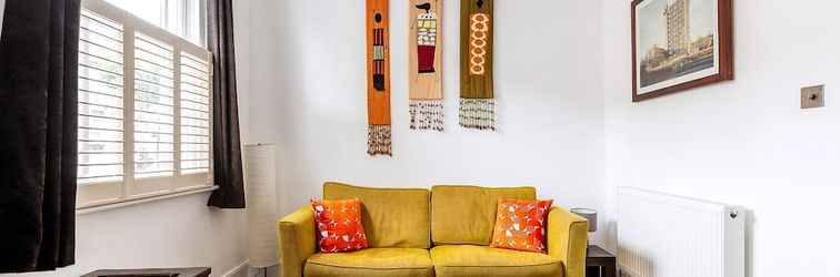 Others KBT - Charming Golborne Escape