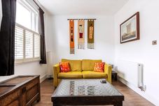 Others KBT - Charming Golborne Escape