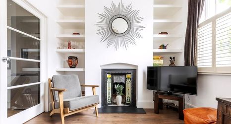 Others 2 KBT - Charming Golborne Escape