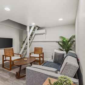 Room 1 Garden-level 2-br Apt in Historic Petworth Home, Tenleytown–AU Hotels