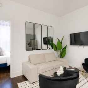 Room 1 91-2a Stylish 3BR 2bth With W D, 82nd Street–Jackson Heights Hotels