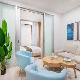 Room 1 317-2a Sleek Modern 1Br UES W D, 82nd Street–Jackson Heights Hotels