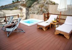 Others 6 Santorini Rooftop Hot Tub Suite w Panoramic Views