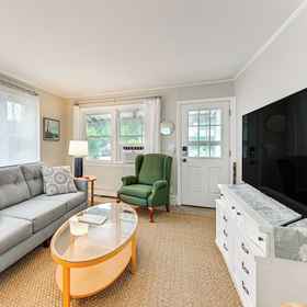 Primary image1Bayfront East Quogue Retreat w/ Private Boat Dock,The Villa at Westhampton: A Willow Ridge Senior Living Community飯店