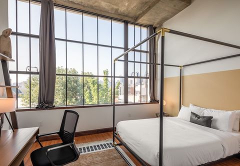 Others Sosuite 2BR Apt w Balcony W D Gym On-site Bar