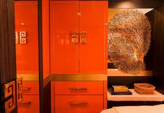 Others 3 House of Hütter - Floating Home Goldfinger