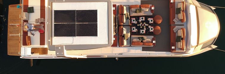 Others House of Hütter - Floating Home Goldfinger