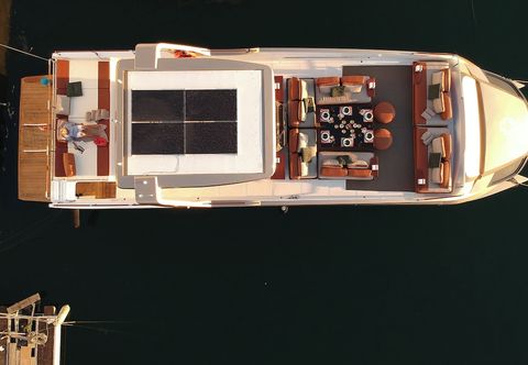 Others House of Hütter - Floating Home Goldfinger