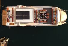 Others House of Hütter - Floating Home Goldfinger