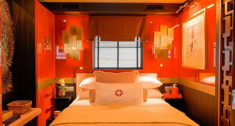 Others 2 House of Hütter - Floating Home Goldfinger