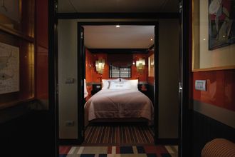 Others 4 House of Hütter - Floating Home Goldfinger