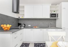Others 4 Sunny Apartment With Parking by Renters