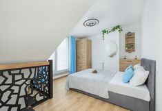 Lain-lain 5 Two-level Apartment by Renters Prestige