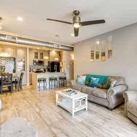 Primary image1Charming Montgomery Condo - Lake & Pool Access!,Resort Attractions, Inc.飯店