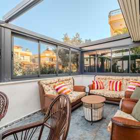 Room1Villa With Terrace Right by the Sea in Urla,伊兹密尔別墅