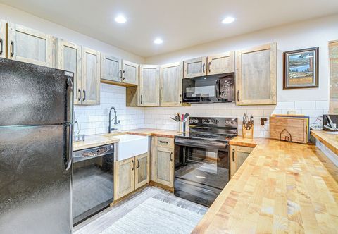 Others Port Orchard Lakefront Cabin w/ Fire Pit & Grill!