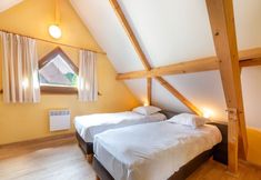 Others 4 Cozy Retreat With Shared Pool