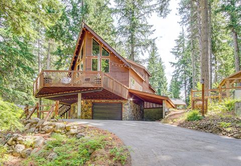 Others Cle Elum Cabin w/ Hot Tub, 4 Grills & Game Room!