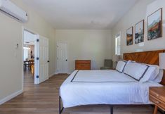 其他 3 Orchard Haven Combo 6 Bedroom Home by RedAwning