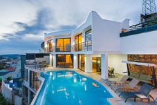 Lainnya Lux Villa With Jacuzzi Inf Pool - All Rooms w AC