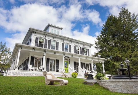 Others The Roxbury at Stratton Falls