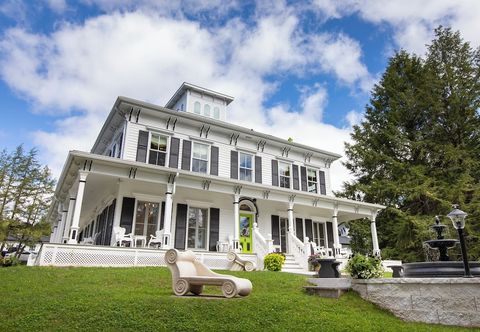 Others The Roxbury at Stratton Falls