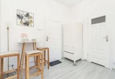 Others 2 Studio 8 Minutes to the Beach by Renters