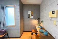 Others Amika First 203