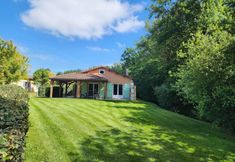 Others 7 Inviting Villa With Shared Pool