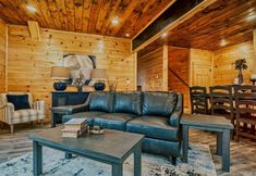 Others 3 Brand New 4 4 Minutes to Dollywood Hot Tub