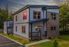 Others 6 Brand New 4 4 Minutes to Dollywood Hot Tub