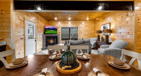 Khác 2 Brand New 4 4 Minutes to Dollywood w Hottub