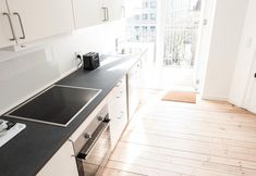 Lain-lain 5 Beautiful 2-bed w Large Balcony