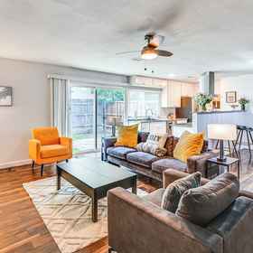 Primary image1Near Lewisville Lake: Home in The Colony w/ Yard!,Royal Empire Trucking, LLC飯店