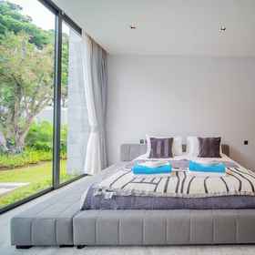 Room 1 Botanica Foresta四卧室别墅,由NLA提供, RIM TA LAY SEAFOOD NAI YANG BEACH 酒店