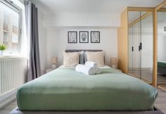 Others 3 Stylish 1-Bedroom with Balcony near Soho