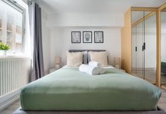 Others 3 Stylish 1-Bedroom with Balcony near Soho