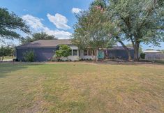 อื่นๆ 7 Pet-friendly Sachse Home w/ Patio, Fire Pit & Yard