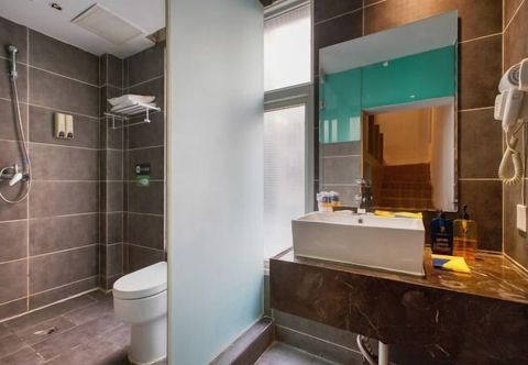 อื่นๆ 7Days Inn Hotel (Nanchang Bayi Square Dinggong Road North Subway Station)