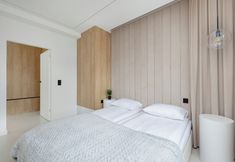 Others 3 Beachside Apartment by Renters