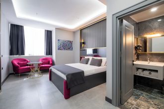 其他 4 216 Prestige Hotel